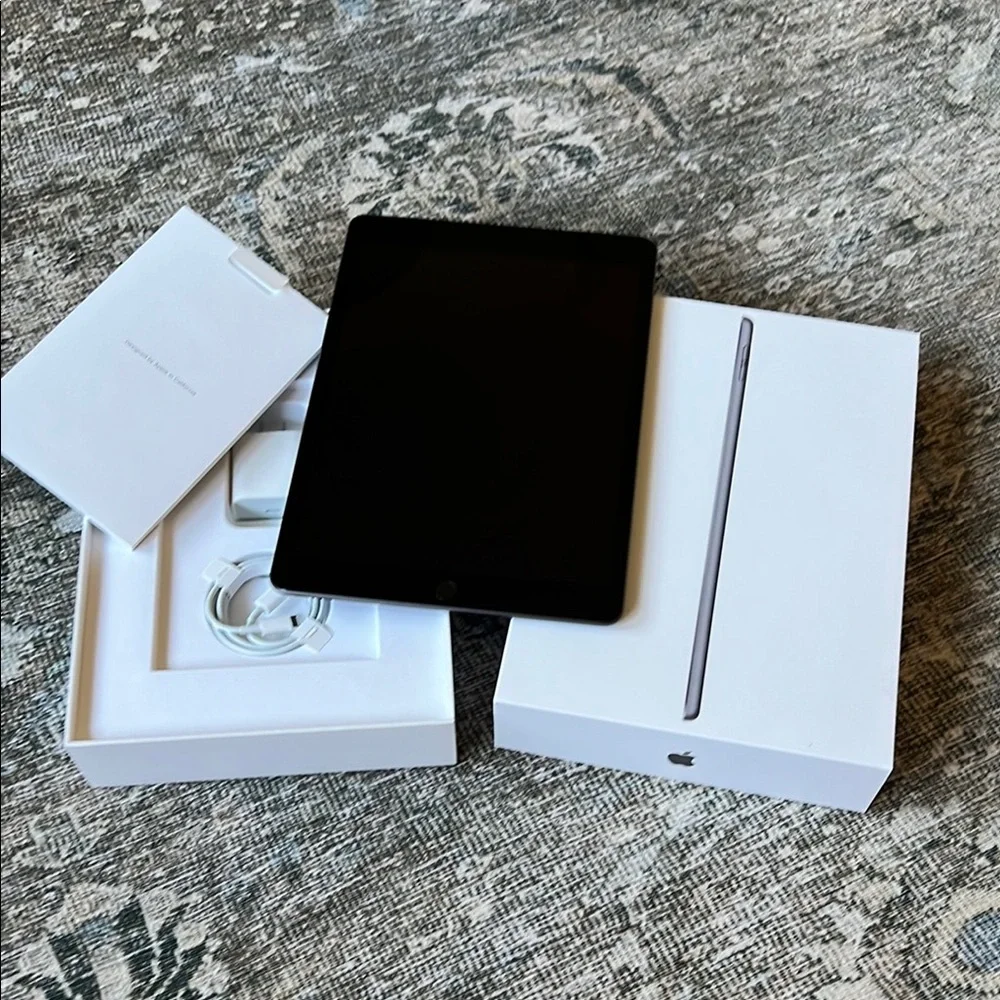 NIB Apple iPad - Wi-Fi Cellular 64GB Space Gray